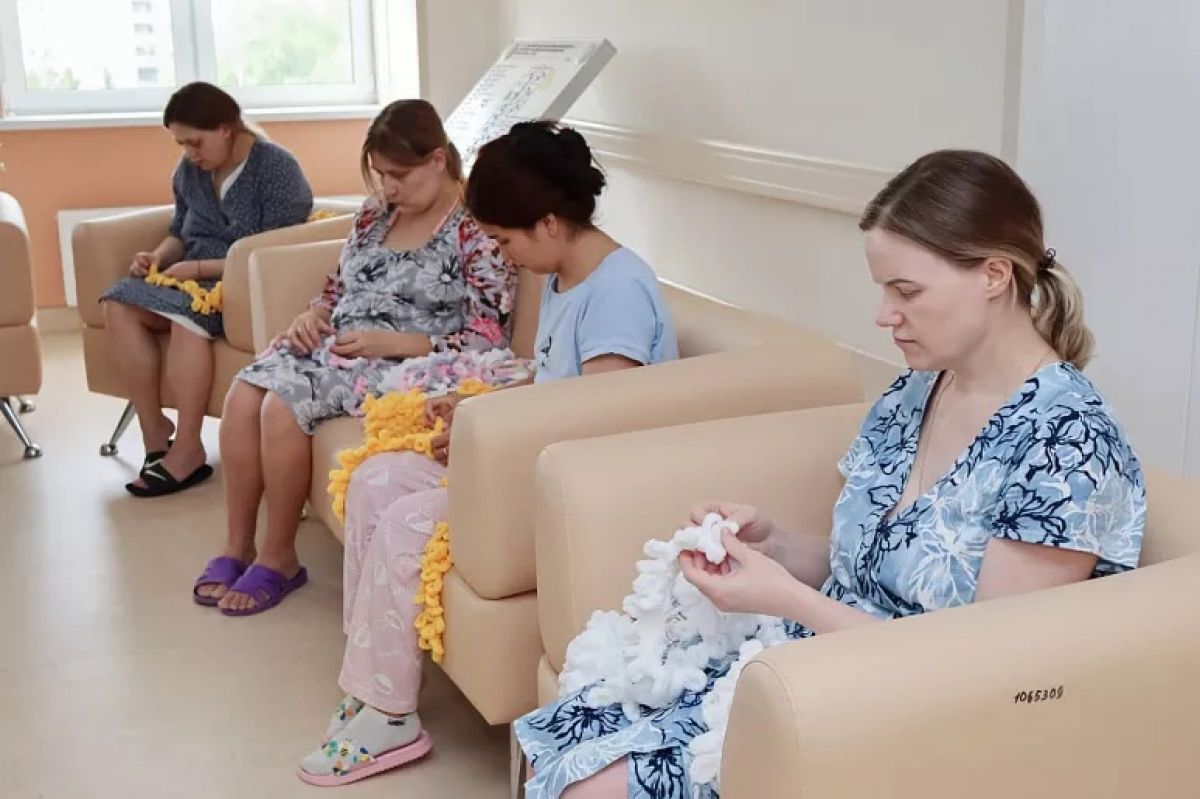 В Туле матерей недоношенных детей научили вязать В Туле матерей недоношенных детей научили вязать