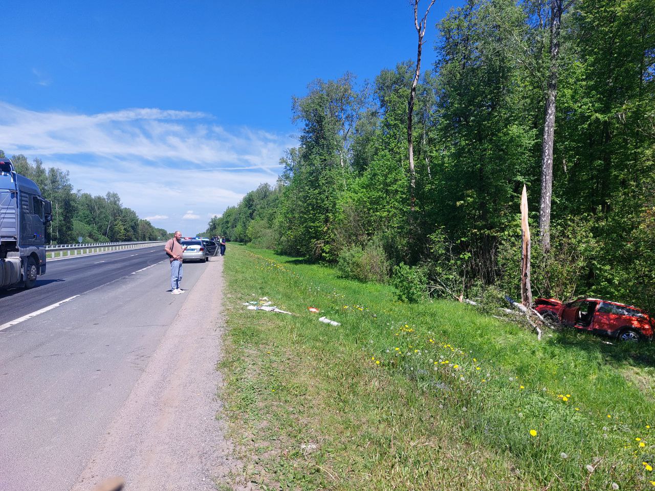 В Туле иномарка выбила с дороги «Ладу Весту»: один человек госпитализирован В Туле иномарка выбила с дороги «Ладу Весту»: один человек госпитализирован