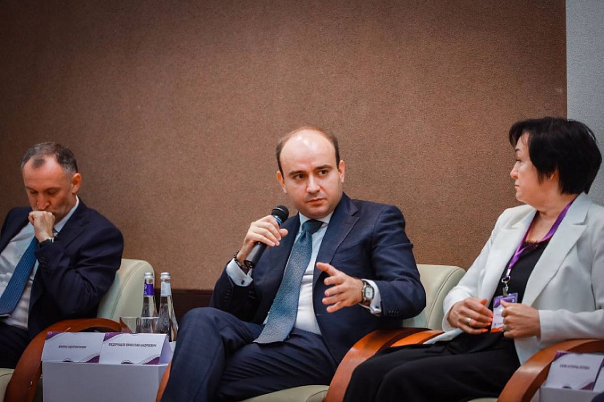 Вячеслав Федорищев официально стал врио губернатора Самарской области Вячеслав Федорищев официально стал врио губернатора Самарской области