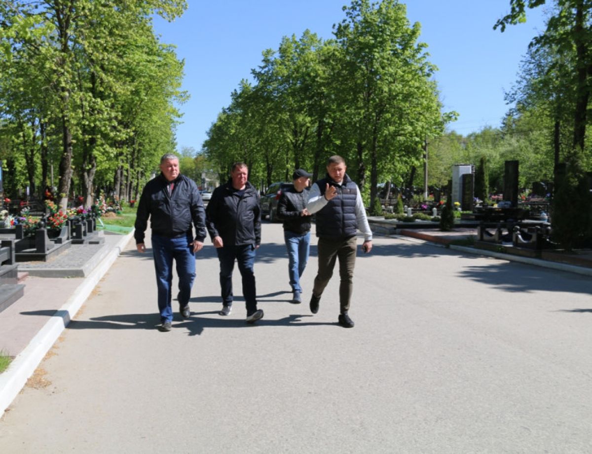Илья Беспалов поручил навести порядок на всех кладбищах в Туле