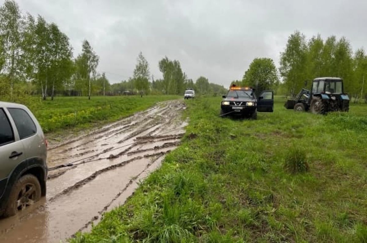 В Бутырках из-за размытой дороги скорая не смогла проехать к пациенту В Бутырках из-за размытой дороги скорая не смогла проехать к пациенту