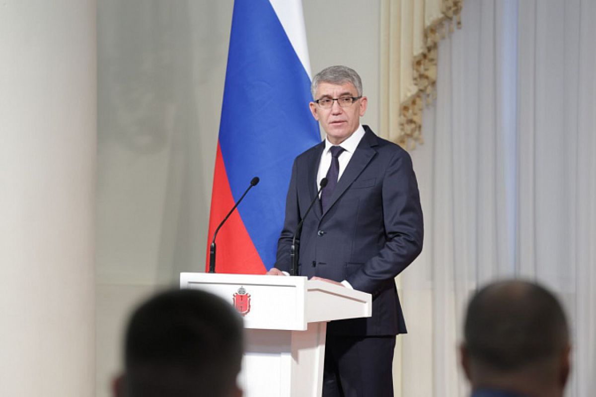 Губернатор Тульской области вручил награды ко Дню народного единства Губернатор Тульской области вручил награды ко Дню народного единства