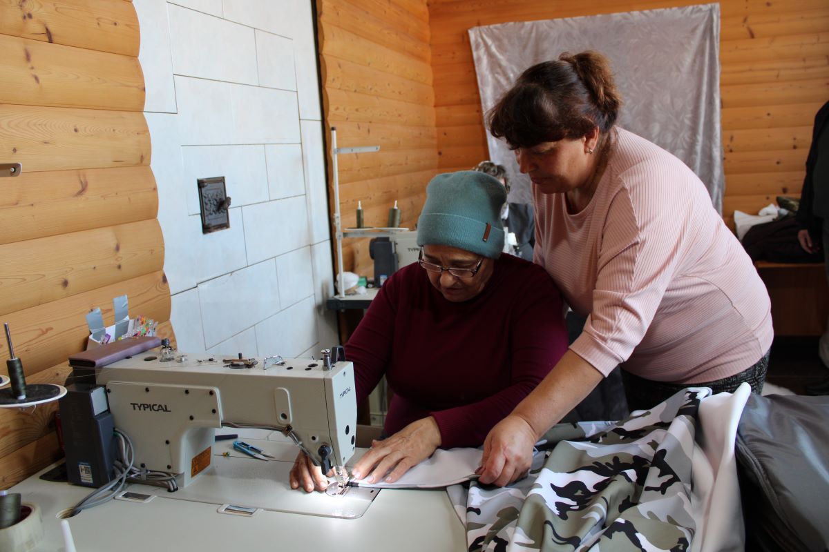 Одоевские волонтёры шьют вещи для участников СВО