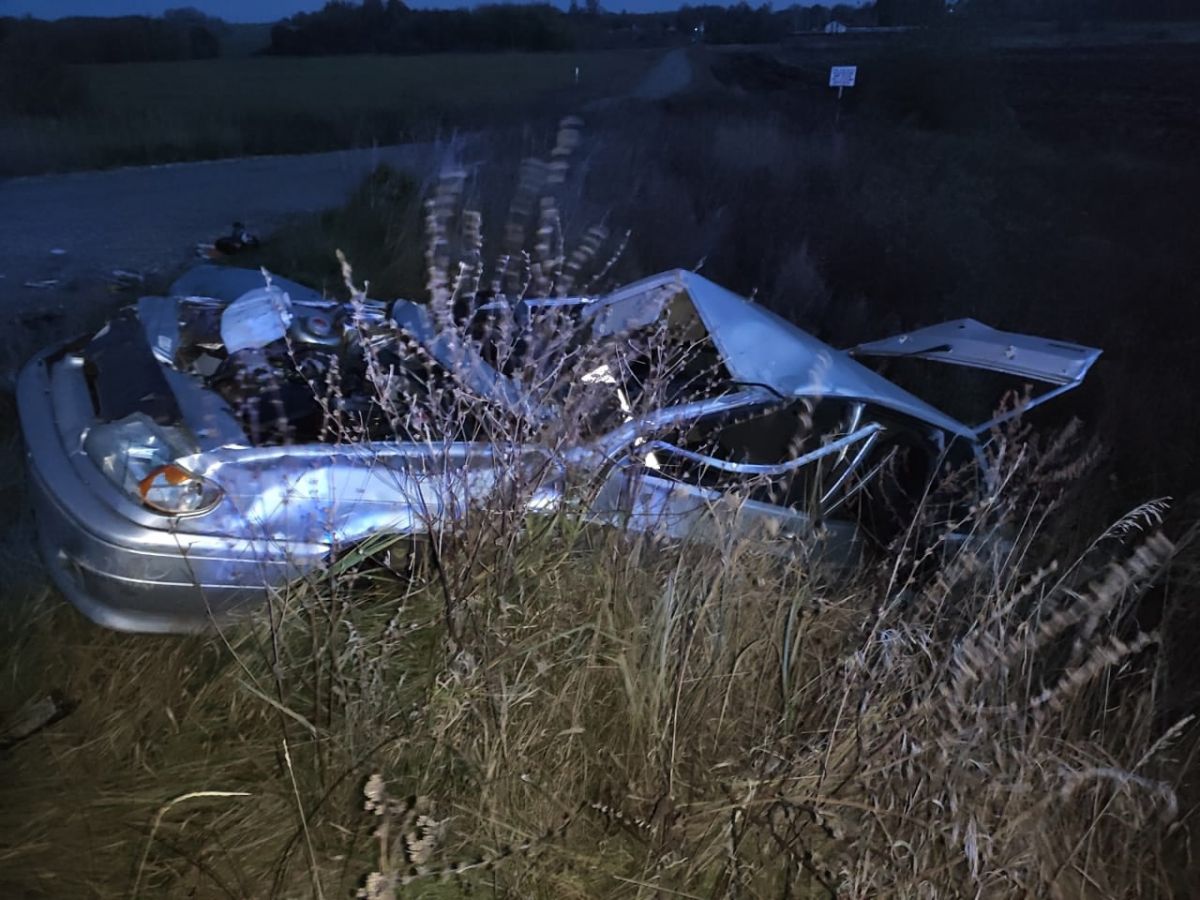 На дороге в Тульской области перевернулся ВАЗ-211440 На дороге в Тульской области перевернулся ВАЗ-211440