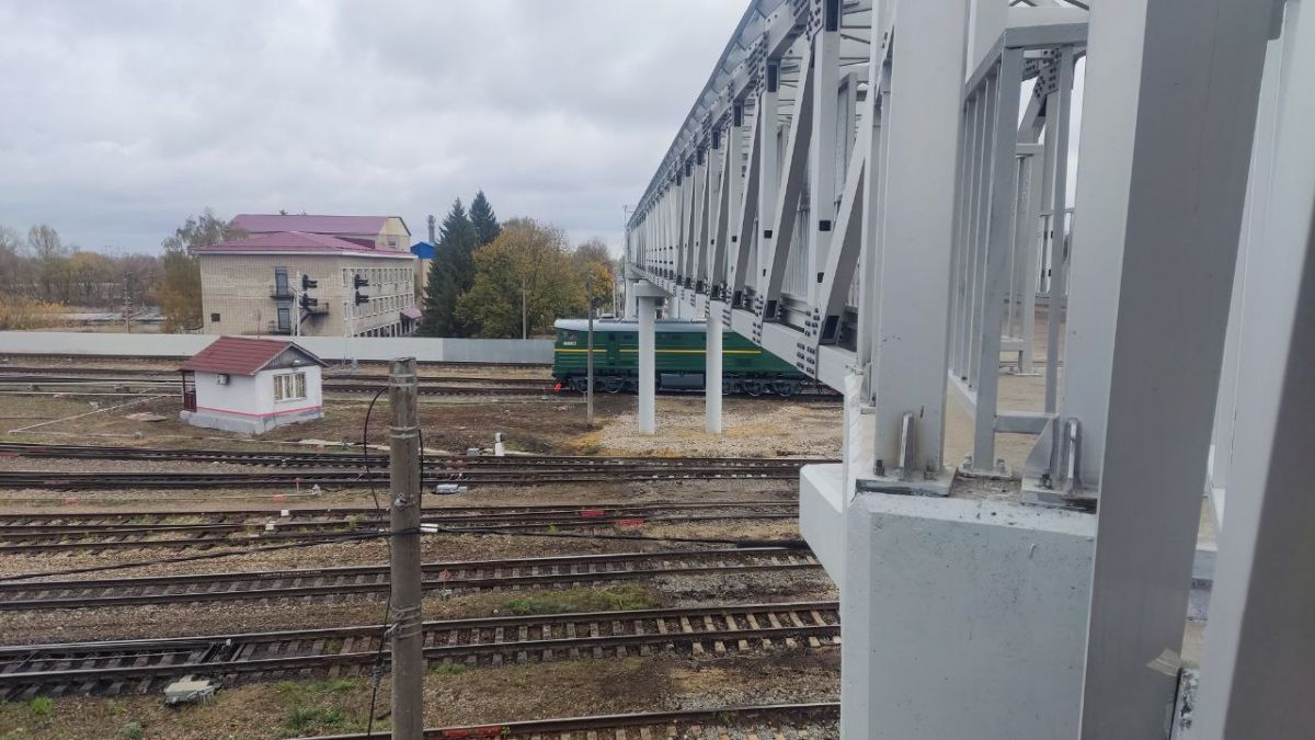 Новый пешеходный мост соединил две части города Узловая в Тульской области