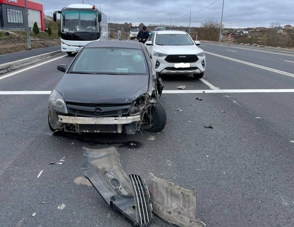 В Тульской области «Опель» боднул «Хавал» В Тульской области «Опель» боднул «Хавал»