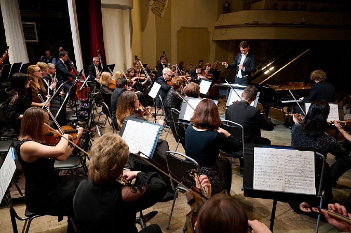 Артисты Тульского симфонического оркестра открыли концертный сезон сюитой «Шехеразада» Артисты Тульского симфонического оркестра открыли концертный сезон сюитой «Шехеразада»