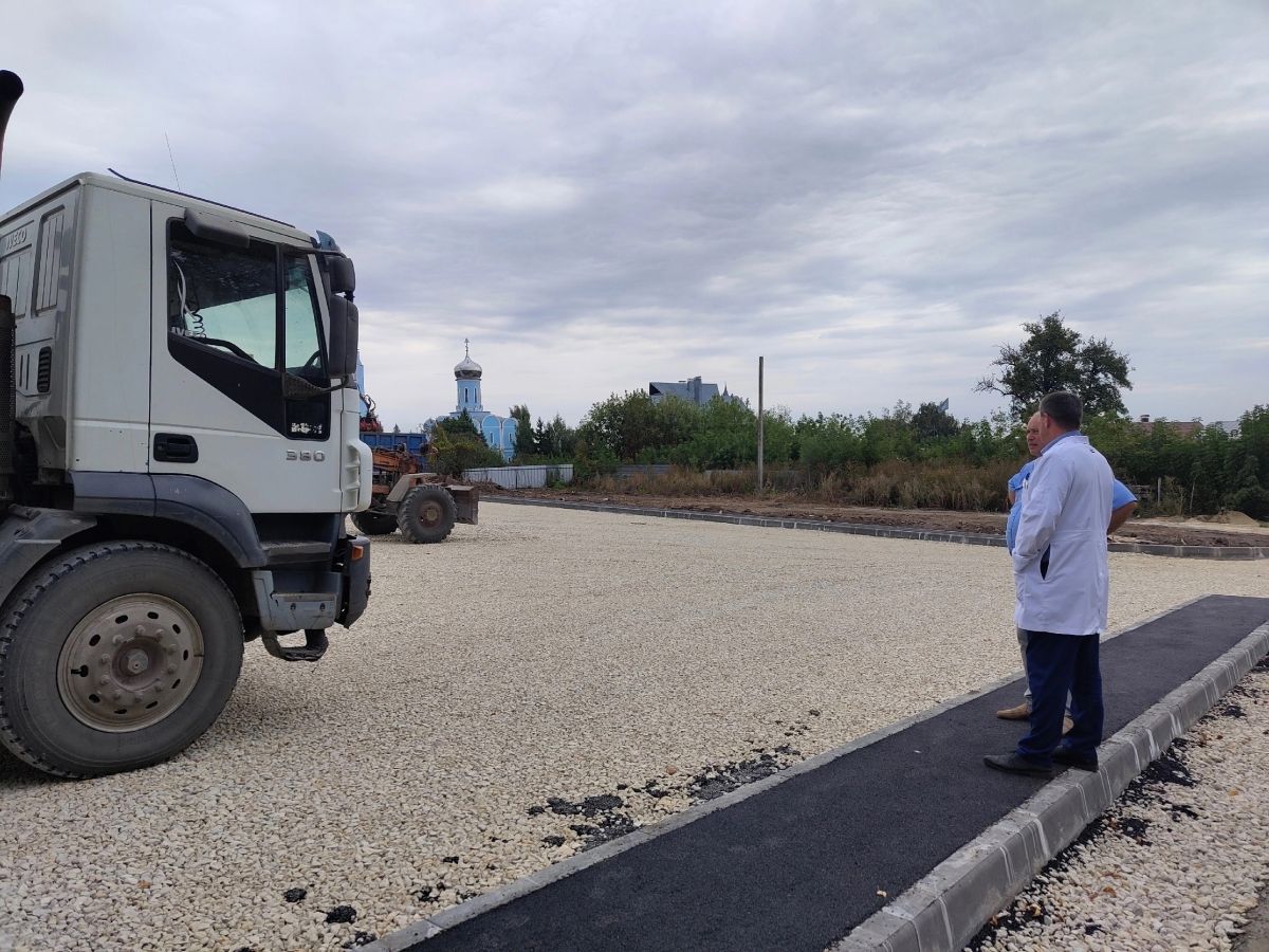 В Ефремове обустраивают новую парковку В Ефремове обустраивают новую парковку