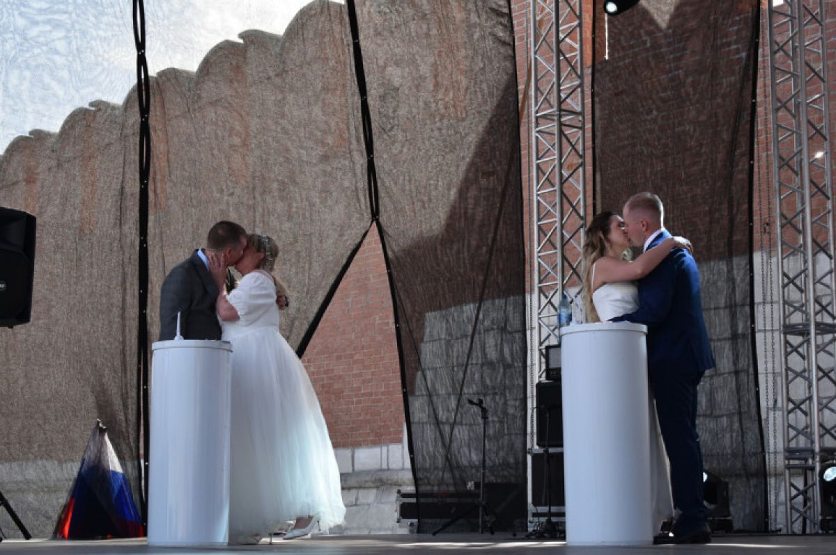 В День города Тулы поженились 5 пар В День города Тулы поженились 5 пар