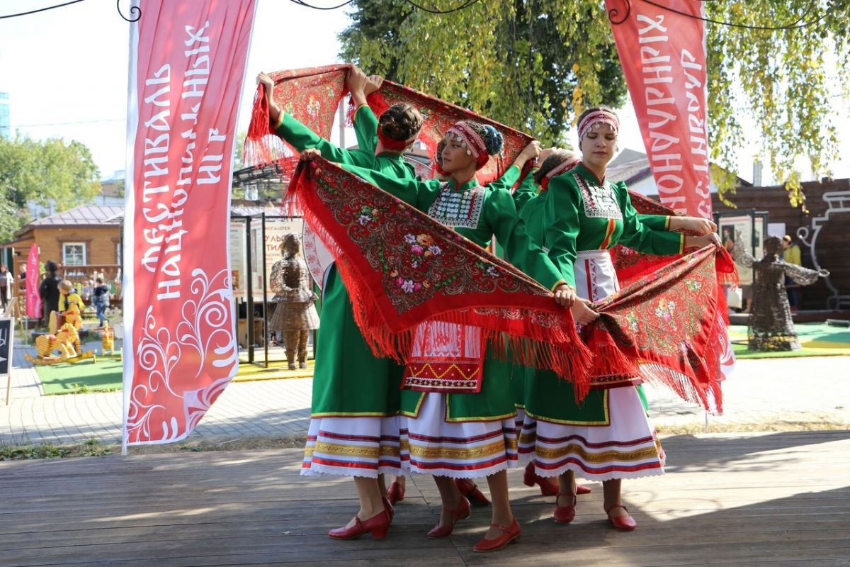 Жители и гости Тулы разучат элементы народных танцев Жители и гости Тулы разучат элементы народных танцев