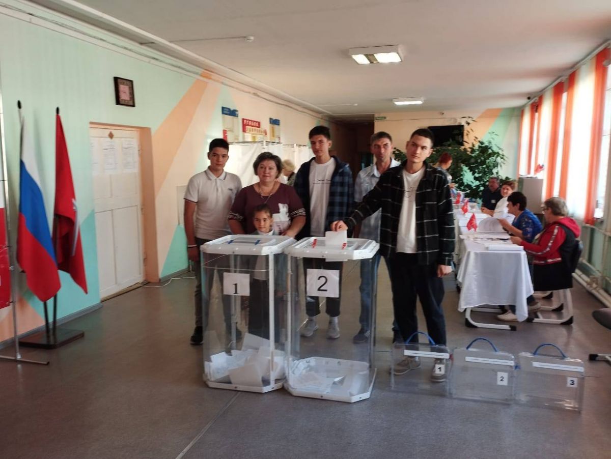 Жители Тульской области ходят на выборы семьями Жители Тульской области ходят на выборы семьями