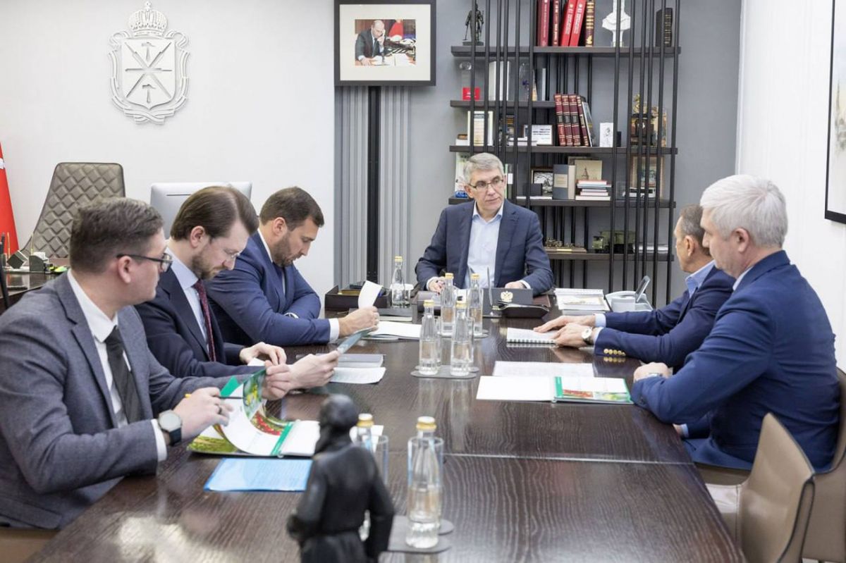 Дмитрий Миляев встретился с руководителями агропромышленного холдинга и тепличного комплекса Дмитрий Миляев встретился с руководителями агропромышленного холдинга и тепличного комплекса