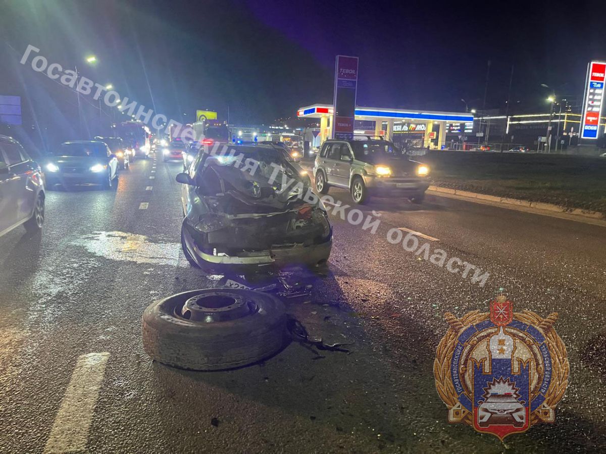 Под Тулой молодой водитель «Киа» врезался в «КамАЗ» Под Тулой молодой водитель «Киа» врезался в «КамАЗ»