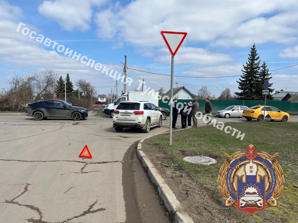 В Тульской области при столкновении Джипа и Шкоды пострадала 17-летняя девушка В Тульской области при столкновении Джипа и Шкоды пострадала 17-летняя девушка