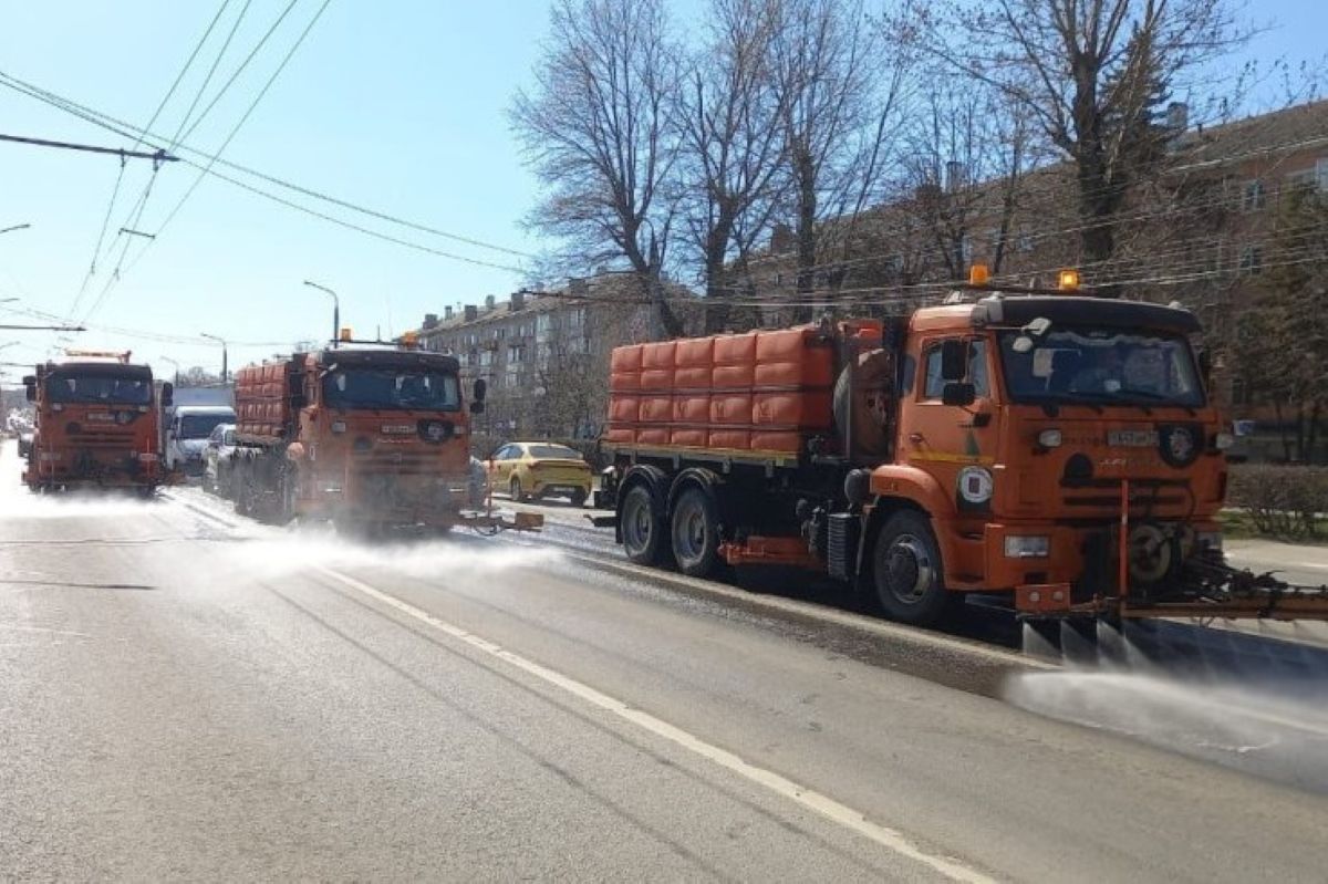 Коммунальные службы продолжают убирать улицы Тулы