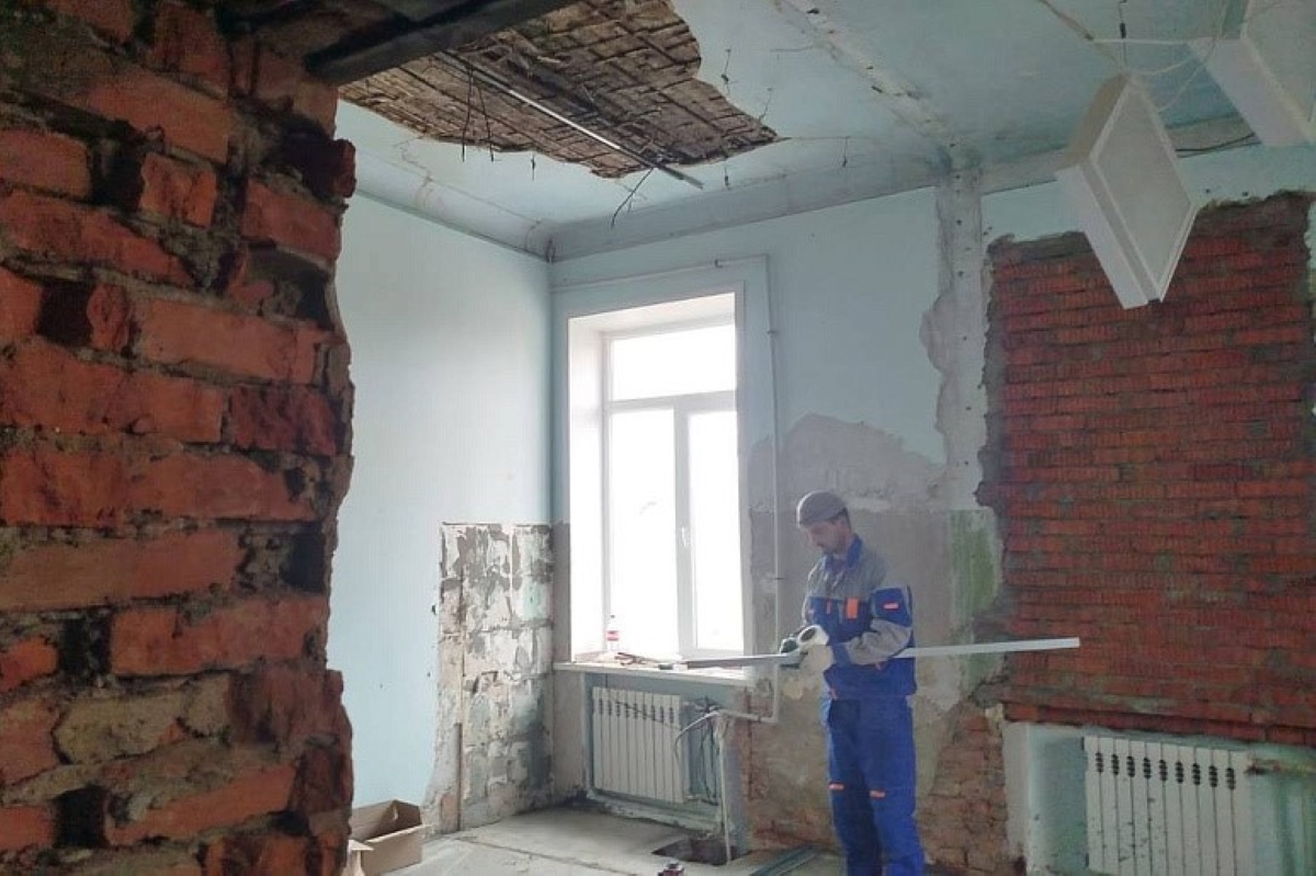 В Ефремовской районной больнице ремонтируют помещение под рентген-аппарат В Ефремовской районной больнице ремонтируют помещение под рентген-аппарат