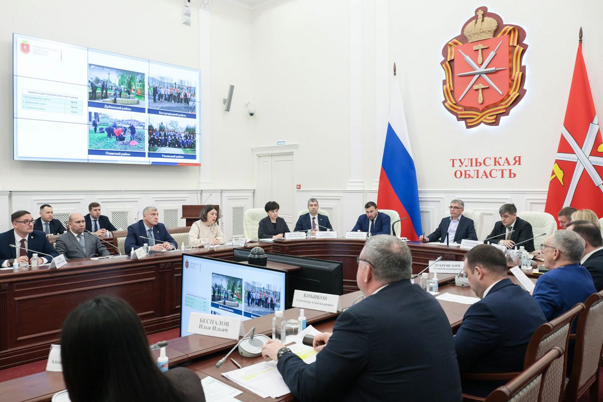 В Тульской области в рамках месячника чистоты убирают дороги В Тульской области в рамках месячника чистоты убирают дороги