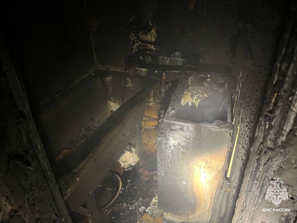 В Щекине неисправная стиральная машина едва не лишила владельцев квартиры В Щекине неисправная стиральная машина едва не лишила владельцев квартиры