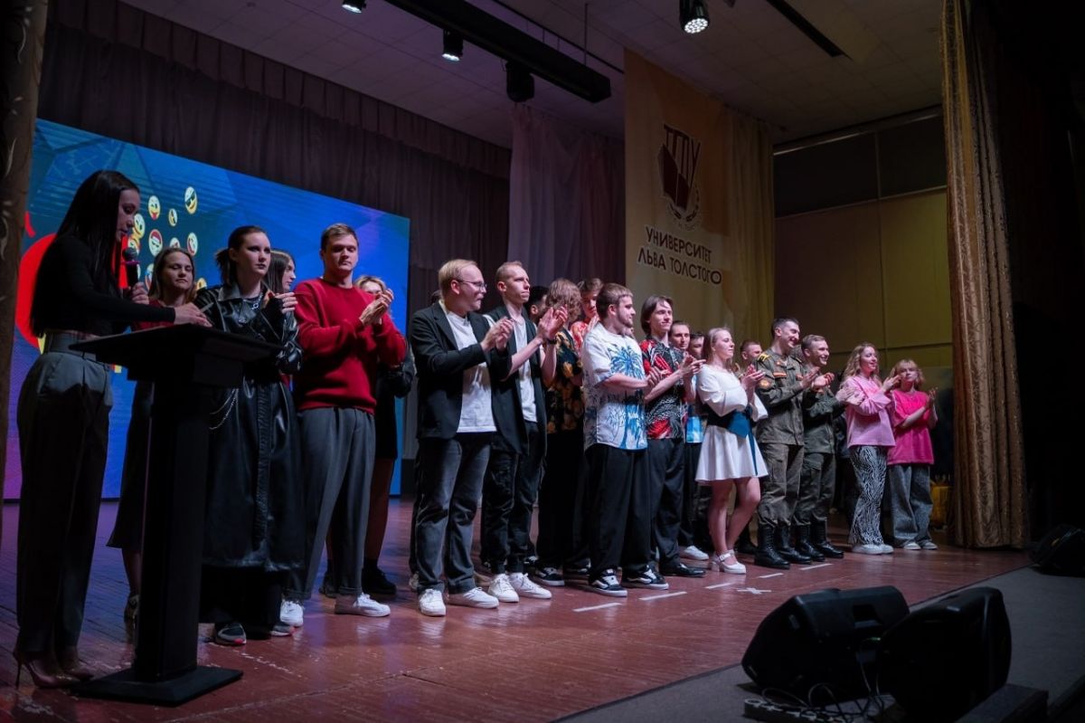 Туляки послушали шутки про Бомбардиро Крокодило и «Битву экстрасенсов» Туляки послушали шутки про Бомбардиро Крокодило и «Битву экстрасенсов»