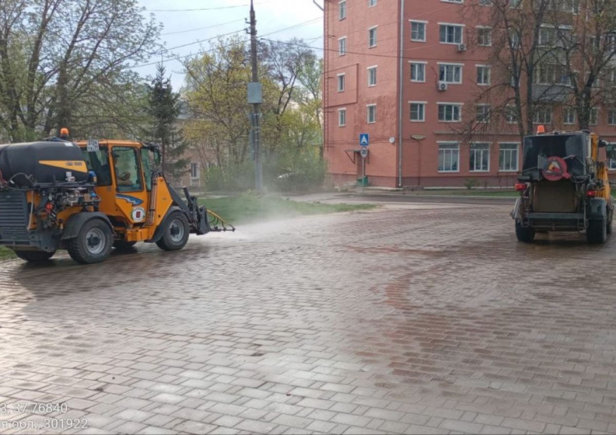 Около 90 машин убирают Тулу от грязи, пыли и мусора Около 90 машин убирают Тулу от грязи, пыли и мусора
