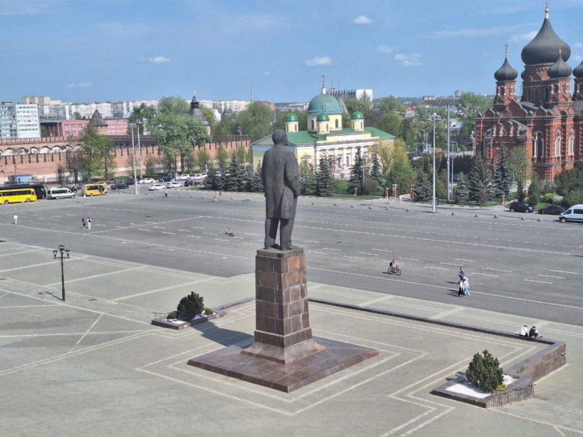 С понедельника в Туле перекроют парковку на площади Ленина