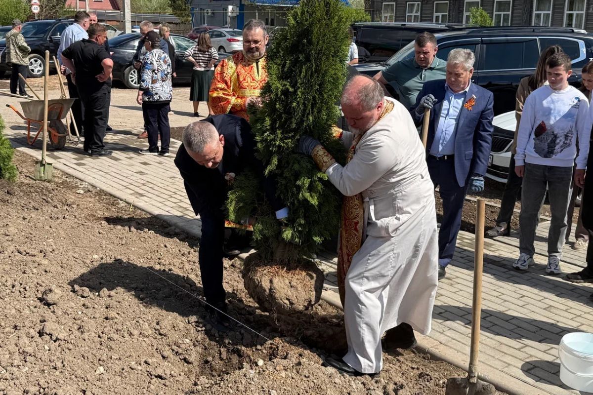 В Белеве завершилось благоустройство некрополя Свято-Троицкого собора В Белеве завершилось благоустройство некрополя Свято-Троицкого собора