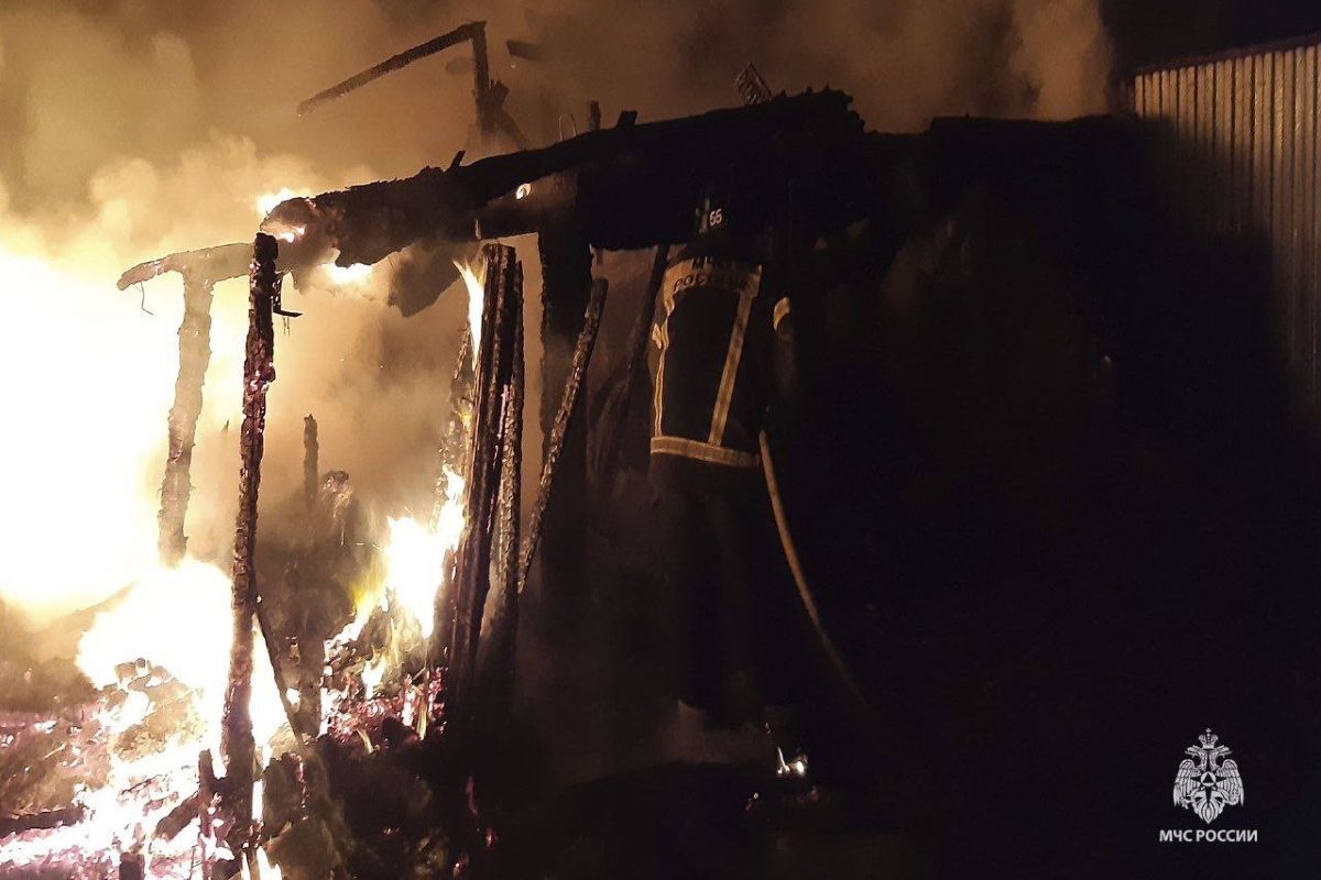 Три пожара потушили тульские спасатели накануне Три пожара потушили тульские спасатели накануне