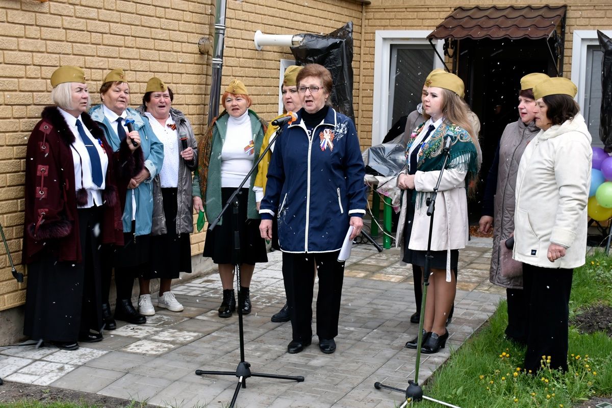 Жители Тульской области устроили концерт для ветерана Великой Отечественной войны Жители Тульской области устроили концерт для ветерана Великой Отечественной войны