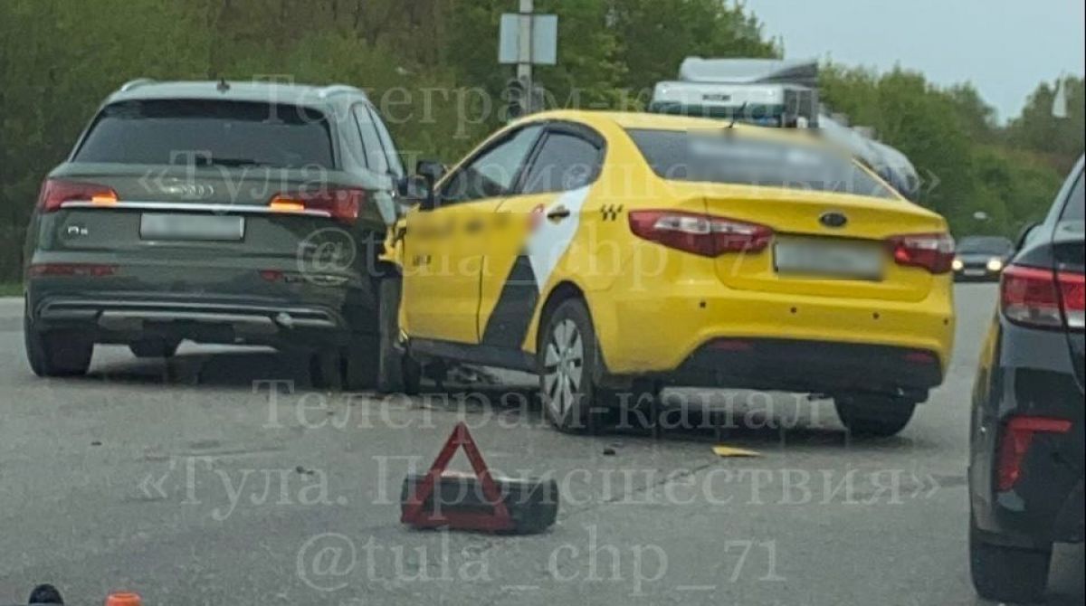 В Большой Туле 39-летняя пассажирка «Киа Рио» пострадала при столкновении двух легковых автомобилей