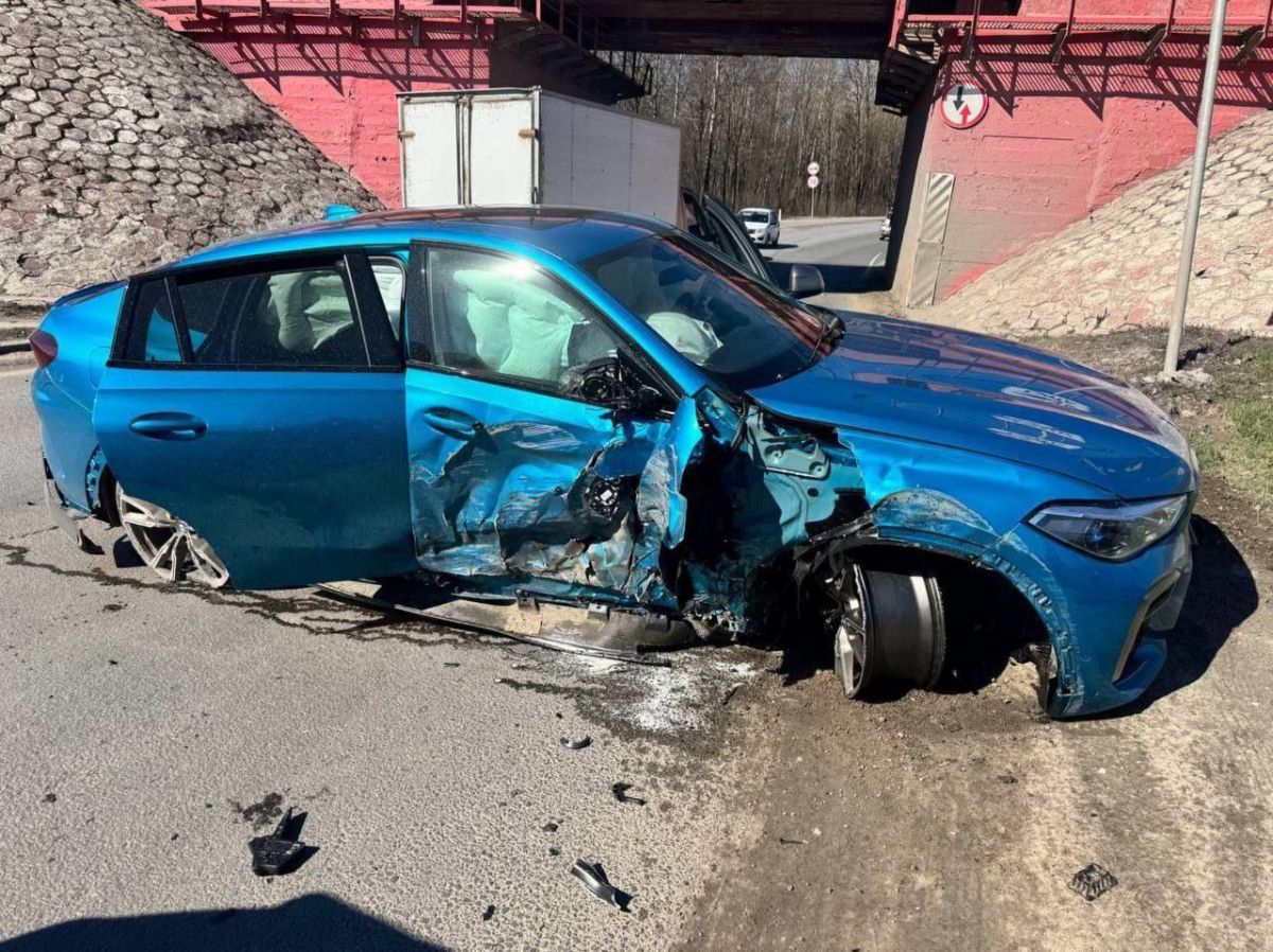 В Туле 29-летняя пассажирка «БМВ» пострадала при ДТП В Туле 29-летняя пассажирка «БМВ» пострадала при ДТП