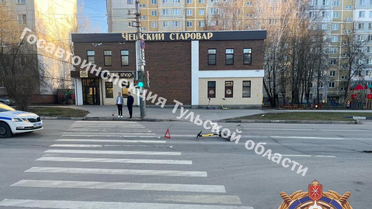 В Туле на улице Пузакова «Ниссан» сбил самокатчика