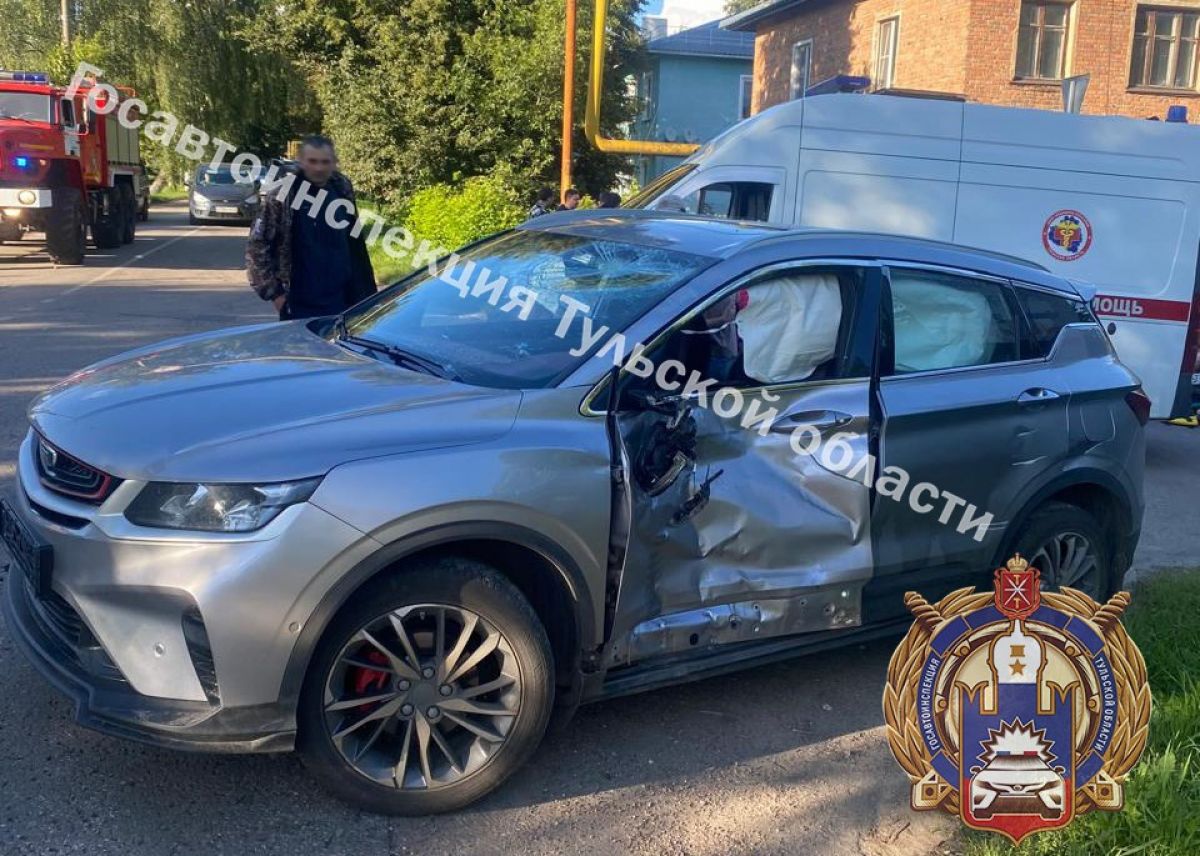 В Тульской области подростки на питбайке врезались в машину