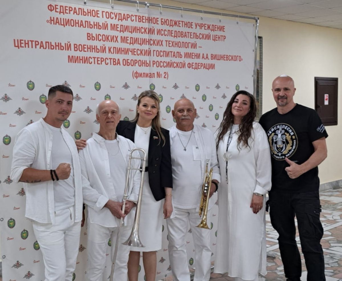 Депутаты навестили бойцов, проходящих лечение в госпитале Депутаты навестили бойцов, проходящих лечение в госпитале