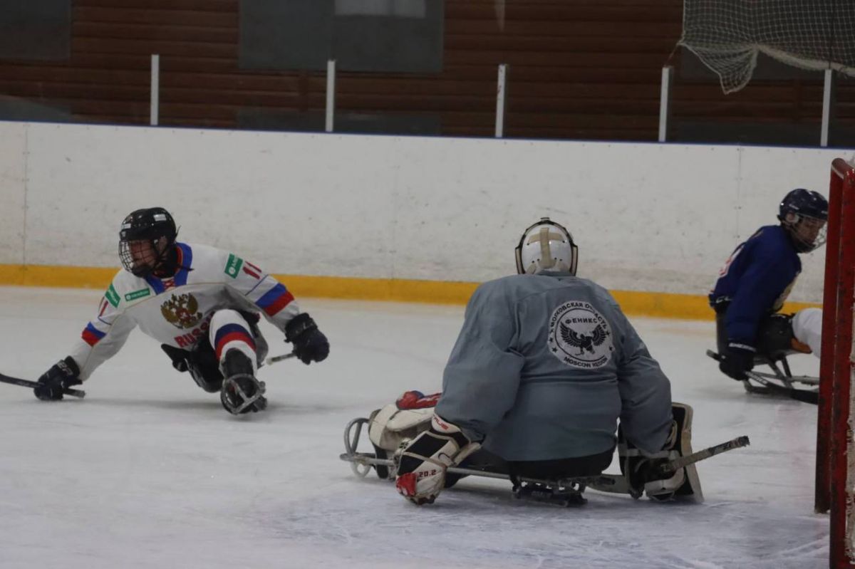 В Алексине ветераны СВО тренируются с паралимпийской сборной России по следж-хоккею В Алексине ветераны СВО тренируются с паралимпийской сборной России по следж-хоккею