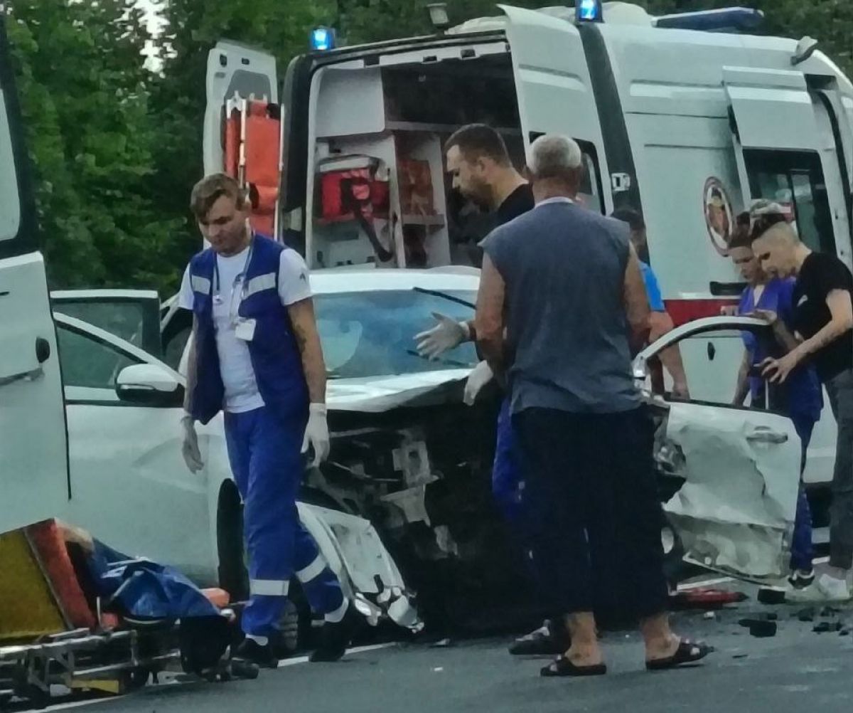 На трассе в Тульской области «Лада Калина» поочередно врезалась в два автомобиля