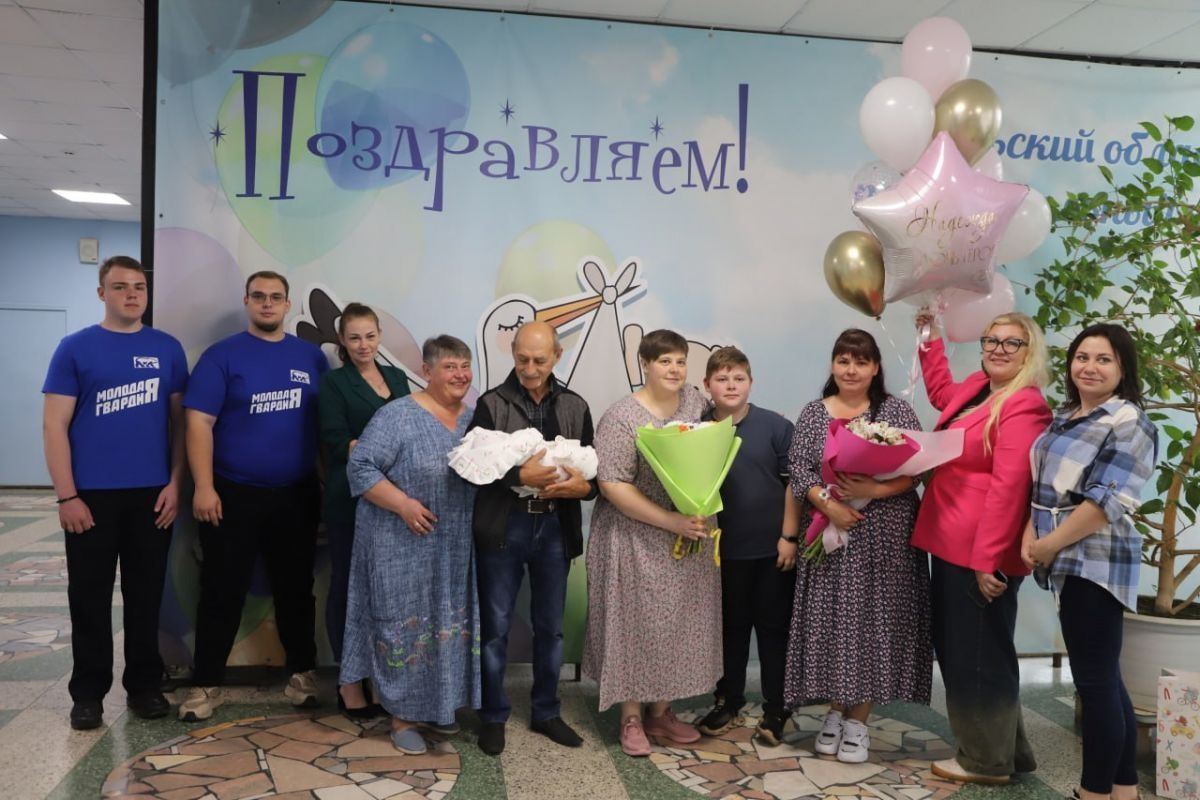 «Единая Россия» поздравила семьи тульских военнослужащих с рождением детей