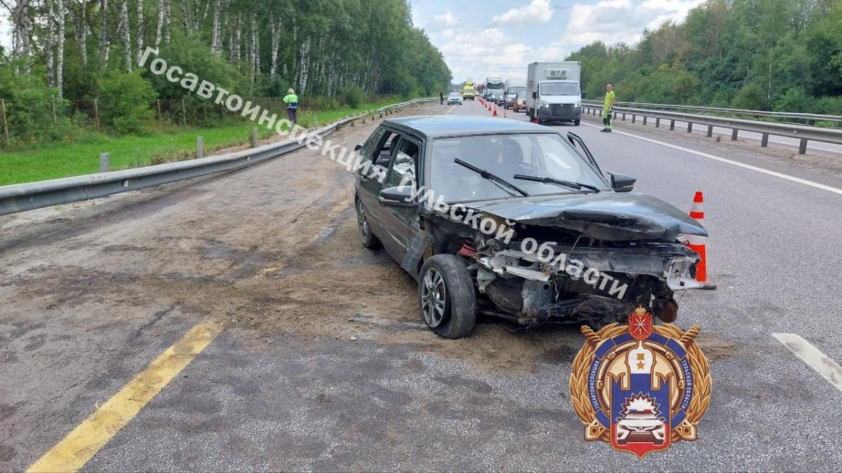 На трассе в Тульской области 28-летняя автоледи врезалась в барьерное ограждение На трассе в Тульской области 28-летняя автоледи врезалась в барьерное ограждение