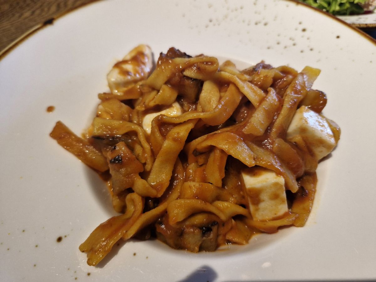 В центре Тулы приостановили работу кафе, заселенного мухами В центре Тулы приостановили работу кафе, заселенного мухами