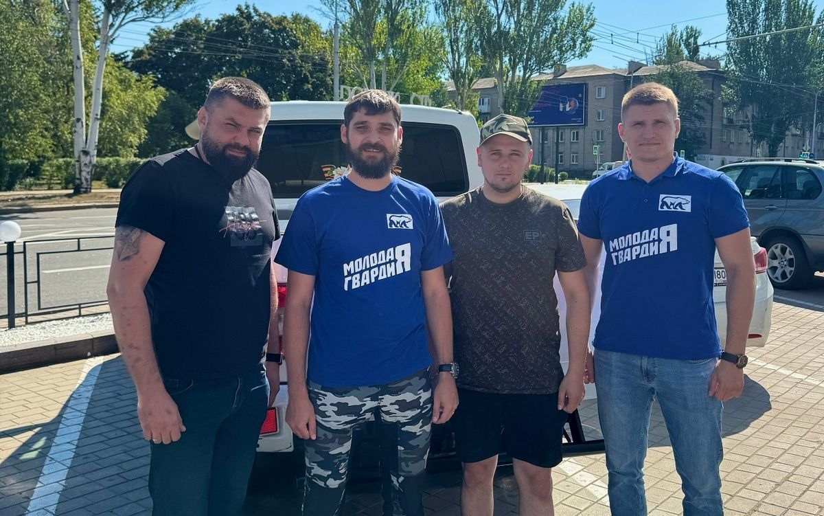 Новомосковцы помогают донецким молодогвардейцам Новомосковцы помогают донецким молодогвардейцам