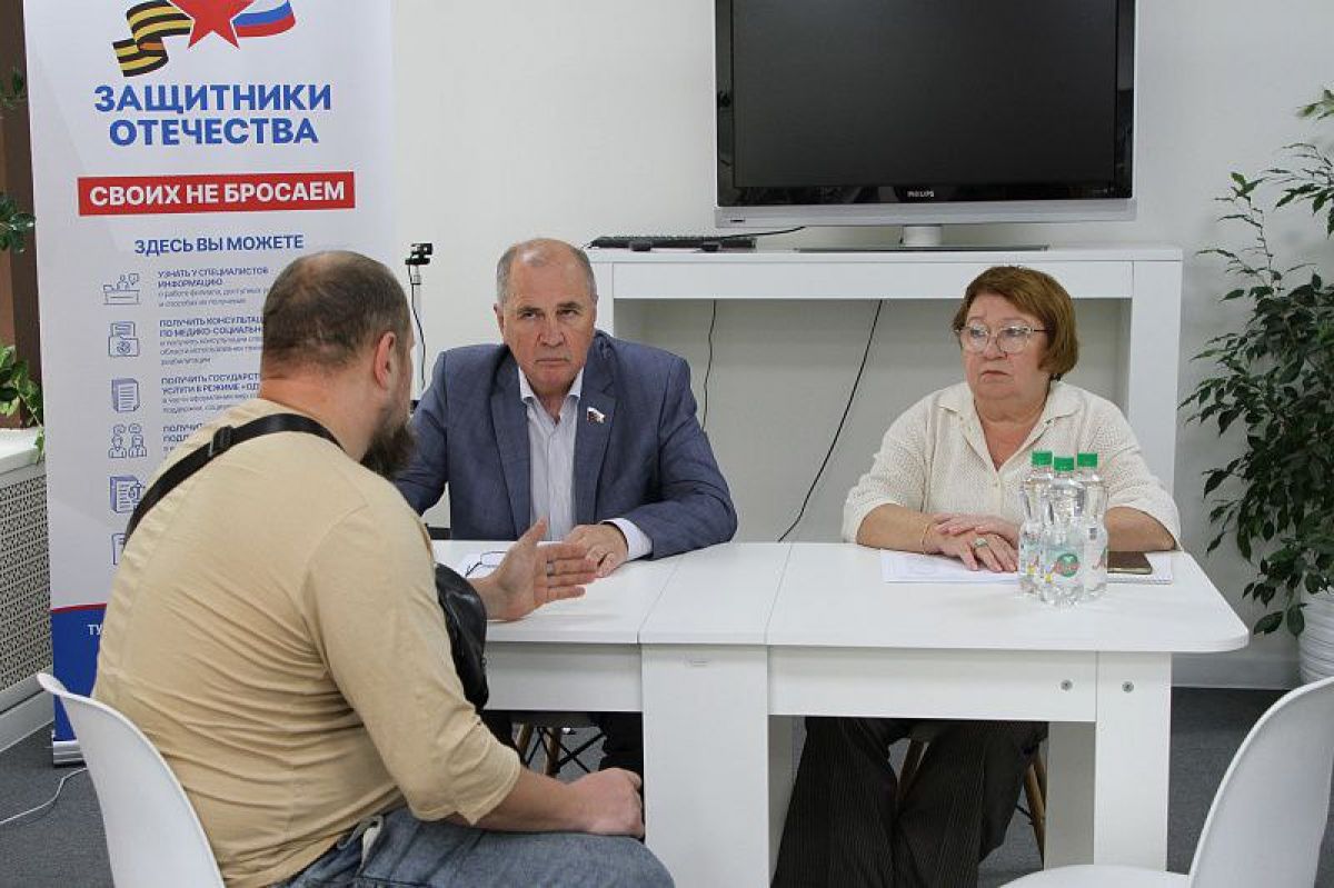 Анатолий Симонов провел прием в фонде «Защитники Отечества»