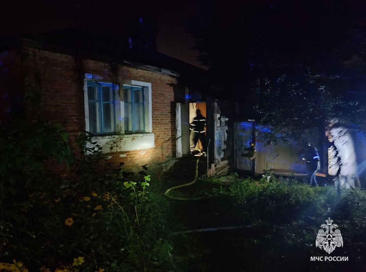 В Алексине Тульской области загорелось неэксплуатируемое сооружение В Алексине Тульской области загорелось неэксплуатируемое сооружение