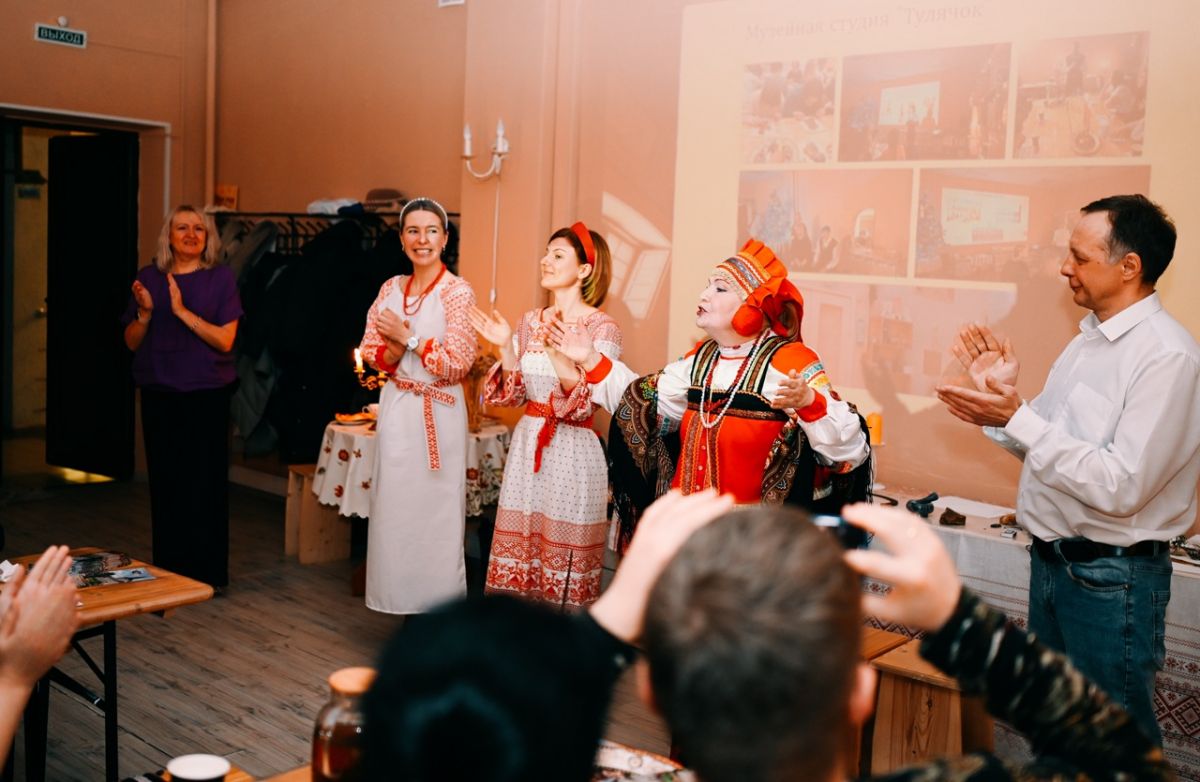 День знаний сквозь века: от берестяной грамоты до смартфона День знаний сквозь века: от берестяной грамоты до смартфона