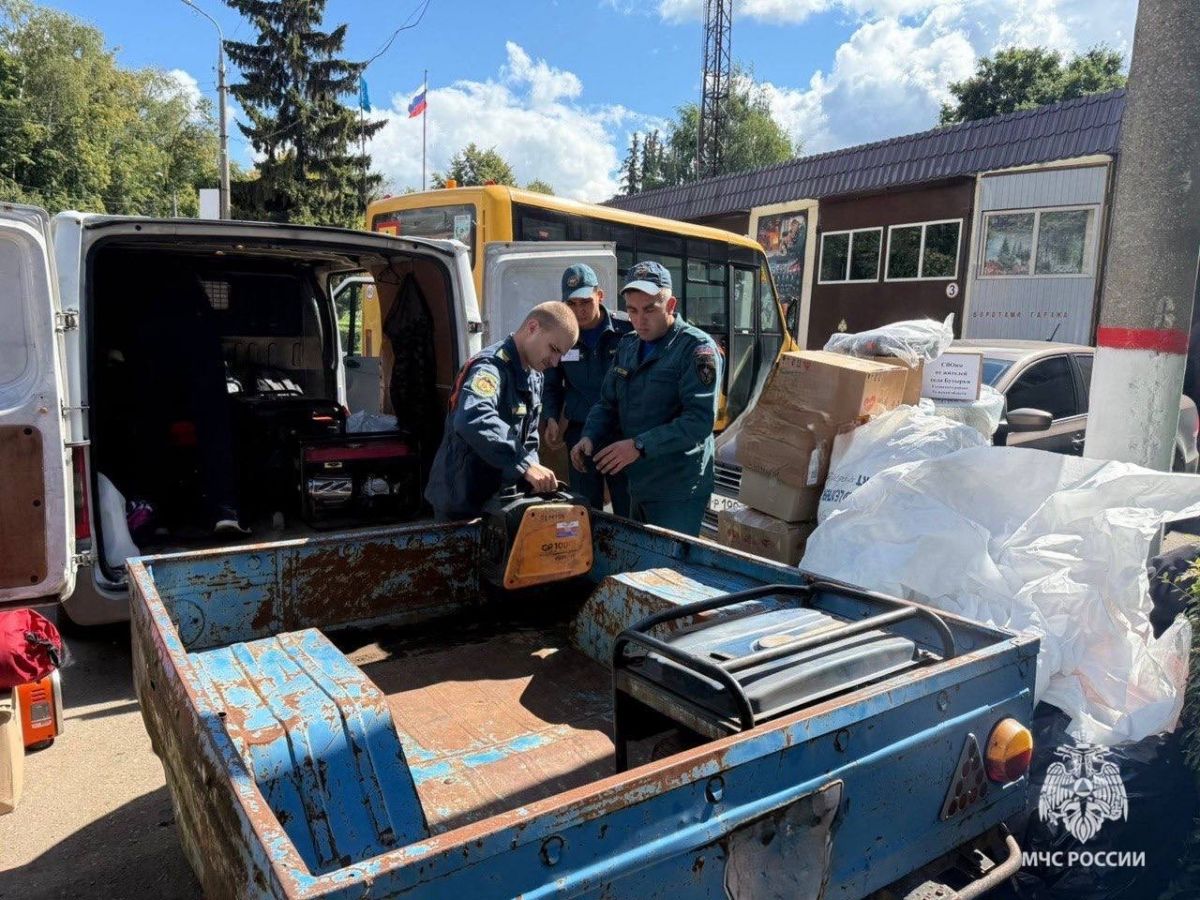 Узловские пожарные отправили на Курское направление электрогенераторы и маскировочные сети Узловские пожарные отправили на Курское направление электрогенераторы и маскировочные сети