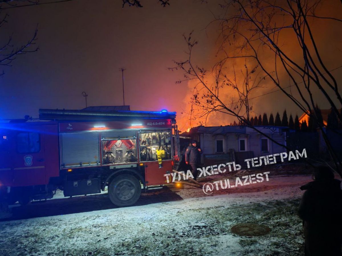 Ночью в Туле загорелся заброшенный дом