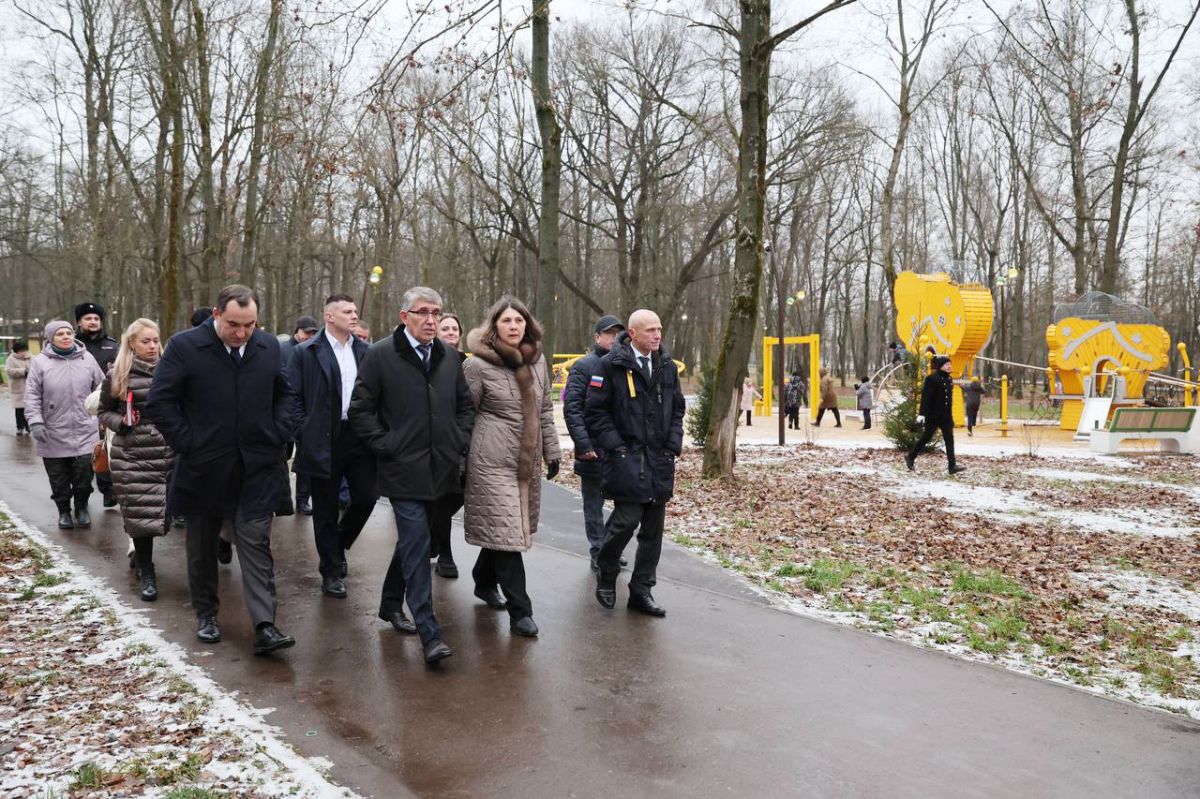 Губернатор Дмитрий Миляев осмотрел обновленных парк в Болохове Губернатор Дмитрий Миляев осмотрел обновленных парк в Болохове