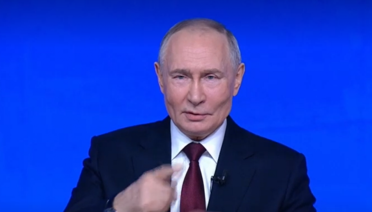 Путин: «Наши войска наступают по всей линии боевого соприкосновения» Путин: «Наши войска наступают по всей линии боевого соприкосновения»