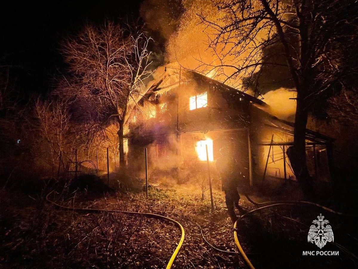 В Тульской области за сутки в горящих домах погиб пенсионер и пострадали еще два человека