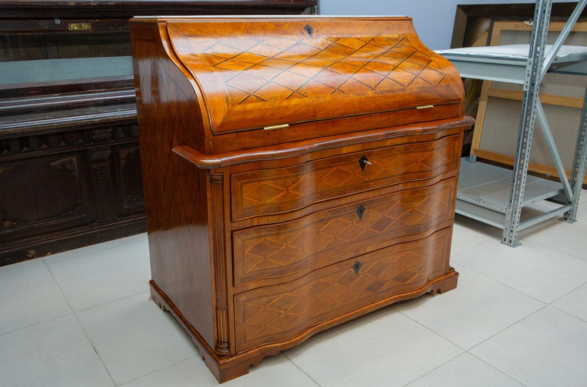 Отреставрированный комод 18 века войдёт в экспозицию Тульского музея изобразительных искусств