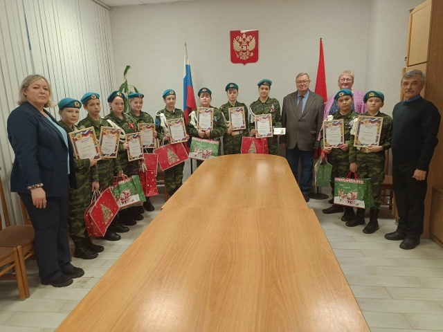 Юных активистов патриотического объединения отметили за участие в поддержке военнослужащих Юных активистов патриотического объединения отметили за участие в поддержке военнослужащих