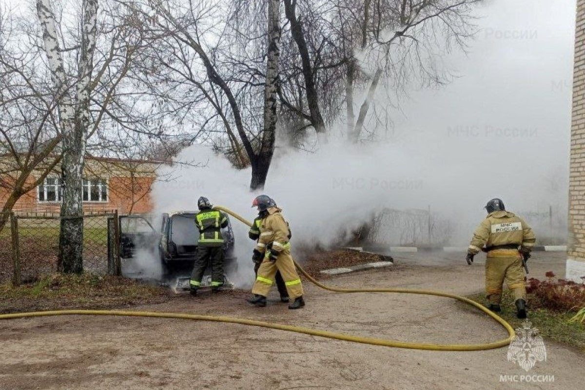 Пять пожаров потушили в Тульской области накануне Пять пожаров потушили в Тульской области накануне